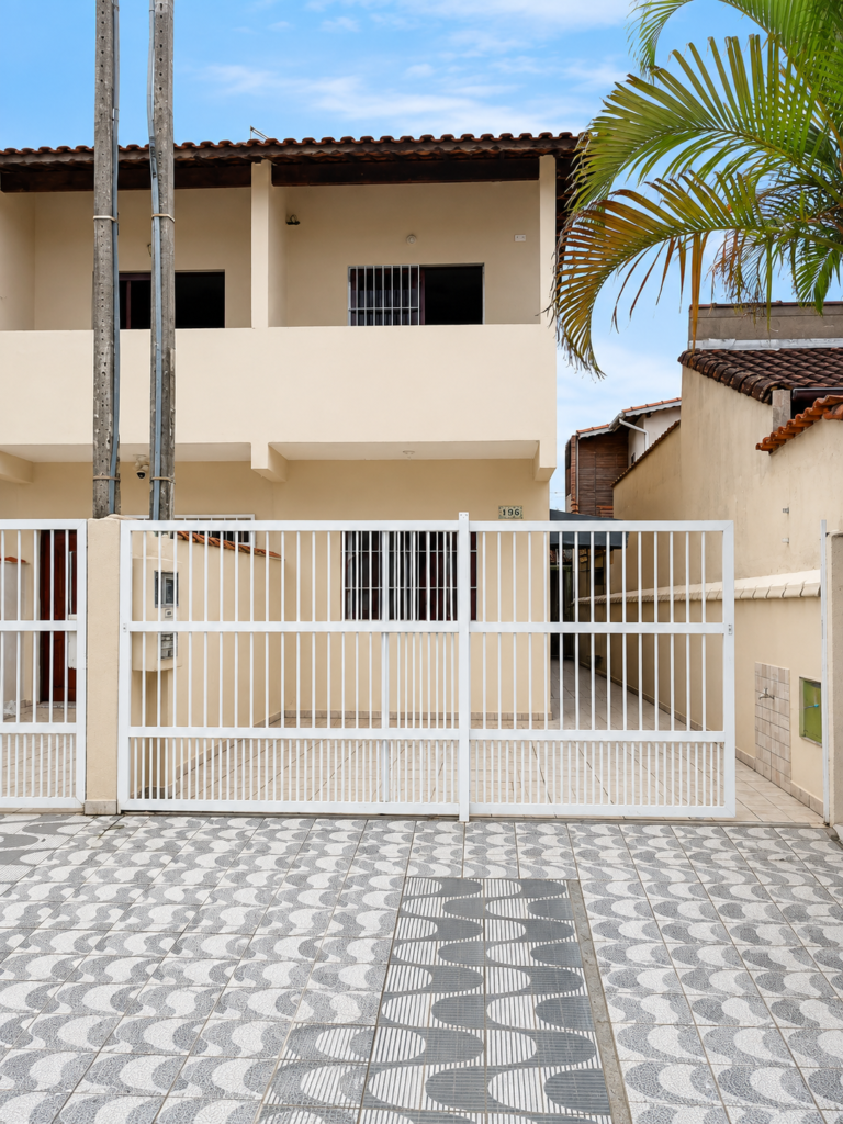 Sobrado com 2 dormitórios à Venda em Jardim Imperador — Praia Grande