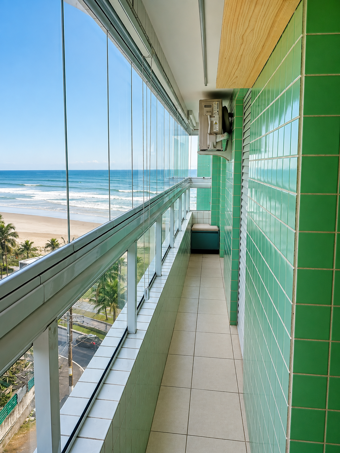 Apartamento com piscina e sacada à venda em Praia Grande