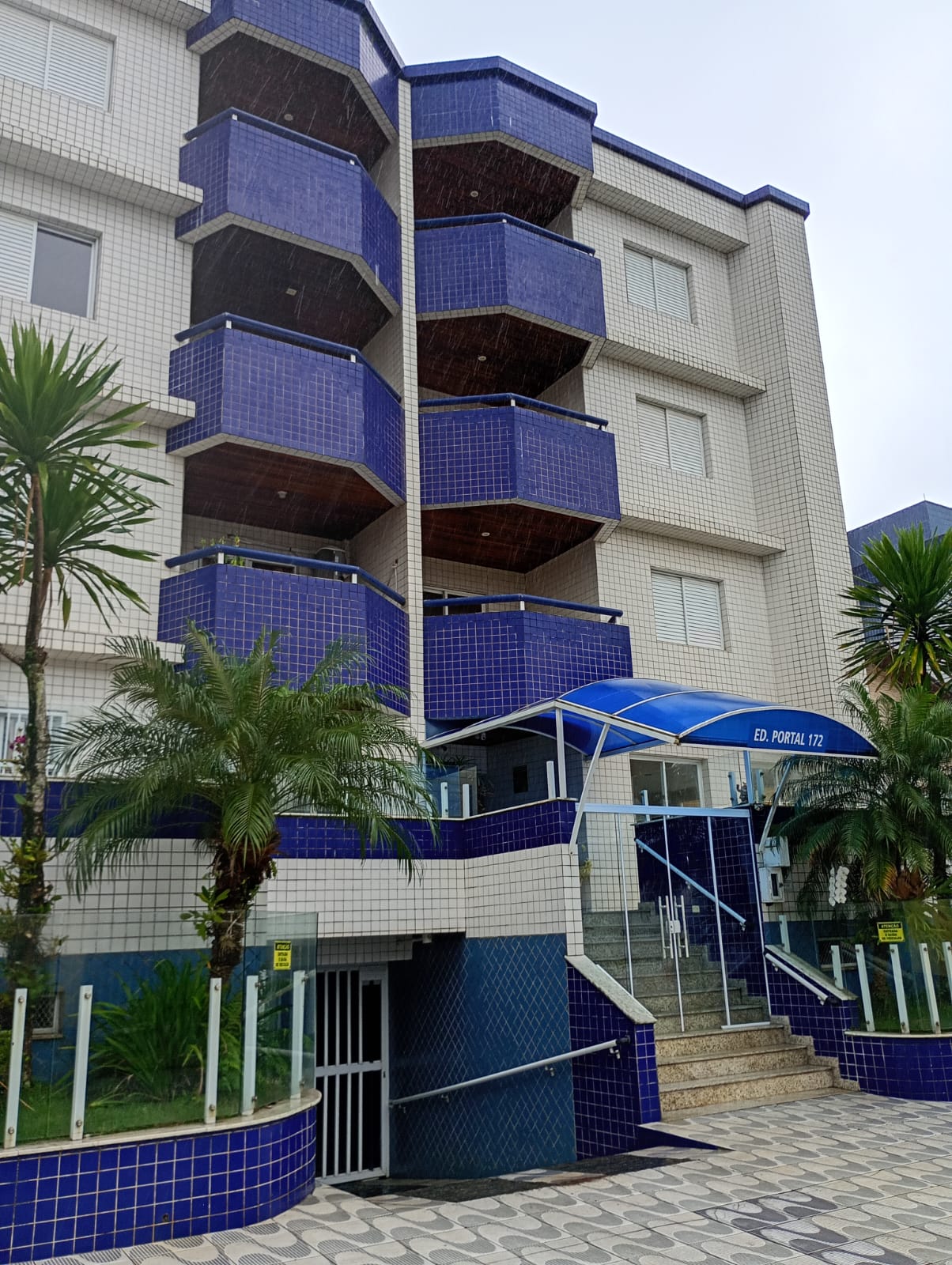 Apartamento com sacada à venda em Praia Grande